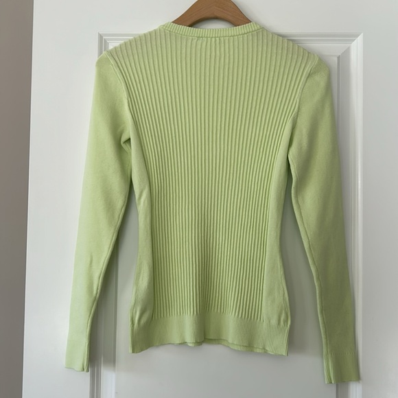 J McLaughlin Ribbed Knit Pistachio Green Sweater w Gold Shoulder Buttons XS - Picture 9 of 11
